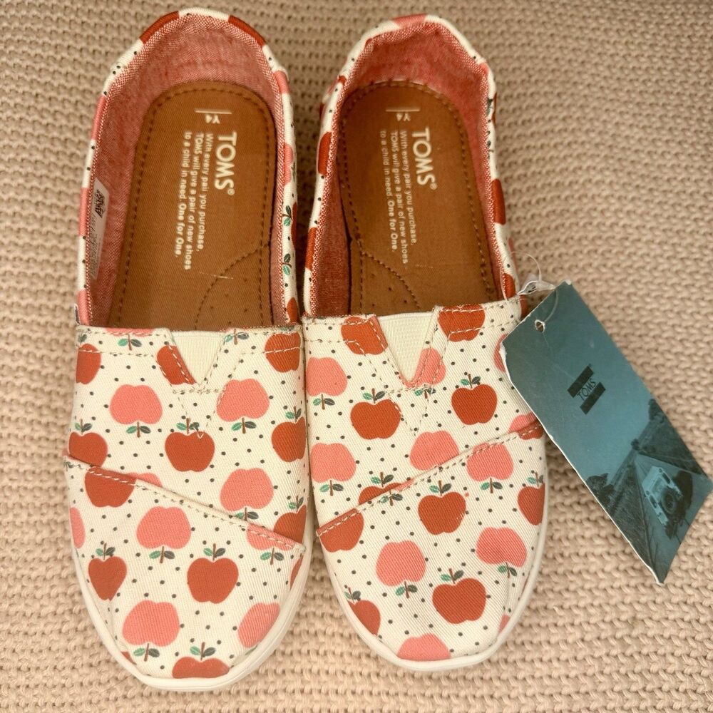 TOMS Alpargatas Shoes Youth Classic Natural Canvas Apple Print Size 4 NWT!!